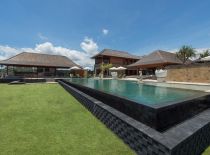 Villa Bayu Gita - Beach Front, Pool und Garten